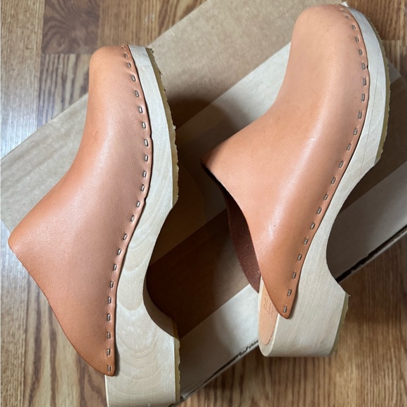 Bryr Clogs Natural Worker Clog size 38 (7.5-8) - Picture 3 of 7